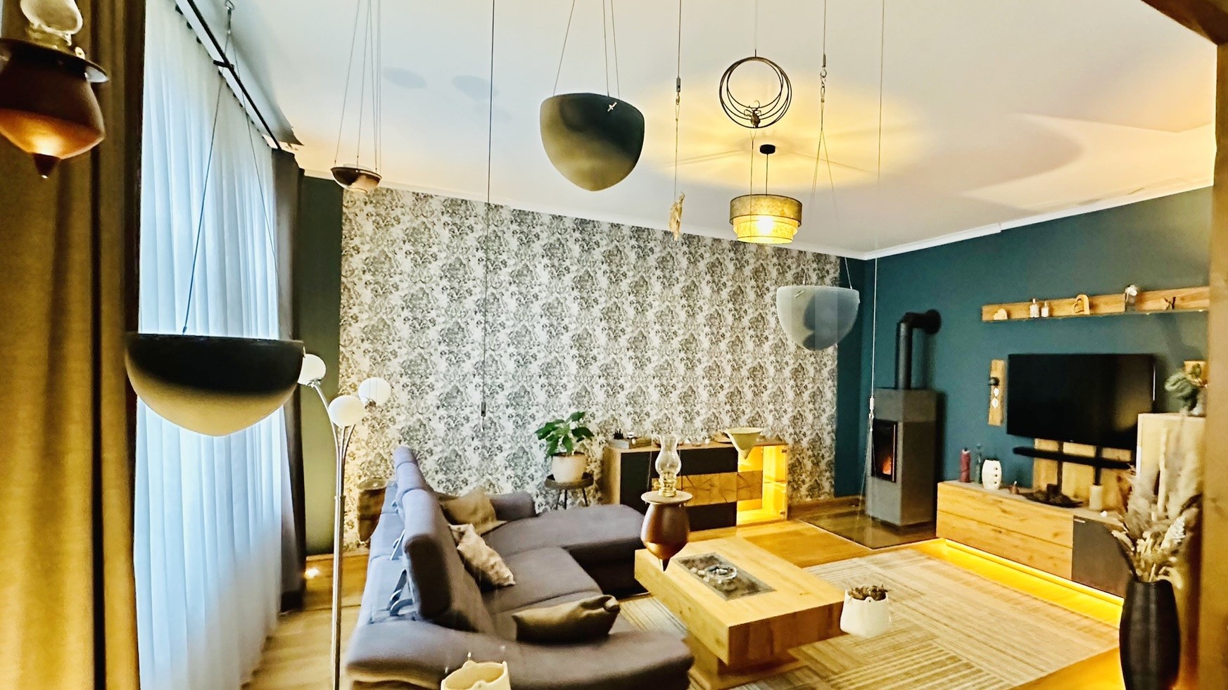 gro&szlig;em Grundst&uuml;ck