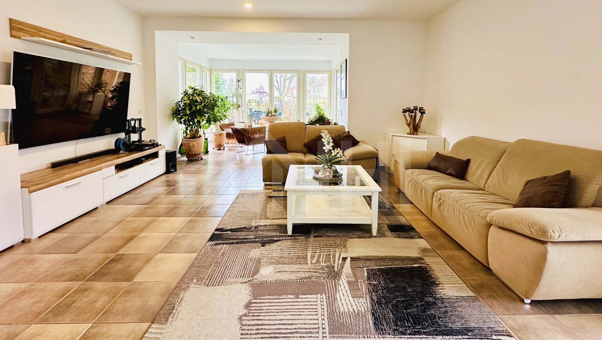 01_nachhause-immobilien_a7551def-39e1-4b97-b624-c8b643a9530e_titelbild Wohnen und arbeiten abseits des Trubels der Gro&szlig;stadt ... Historisches Herrenhaus mit gro&szlig;em Wintergarten