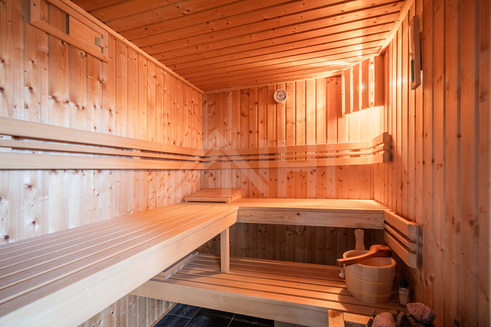 02_nachhause-immobilien_284bdf5a-e782-4cfa-b2a4-0ae29def792d_bild Exklusive Penthouse-Wohnung mit Sauna, Kamin und Tiefgarage, ein Wohnjuwel über den Dächern der begehrten Leipziger Südvorstadt