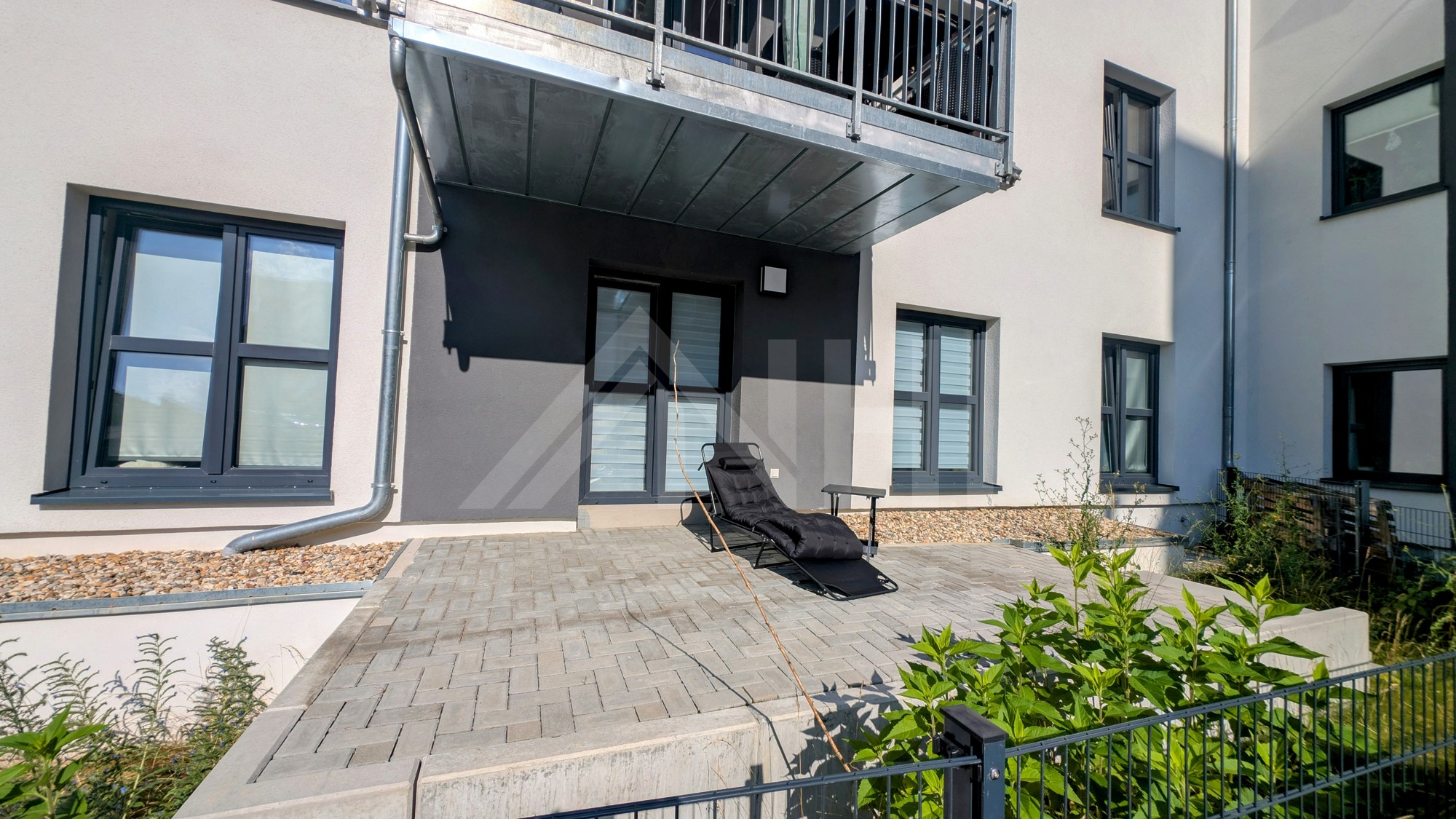 03_nachhause-immobilien_8b05f93e-afcc-4607-986c-662990ece060_bild Moderne Eleganz trifft Lebensqualität ... Neuwertige 3-Zimmer-Wohnung mit Stellplatz, Garten und Terrasse