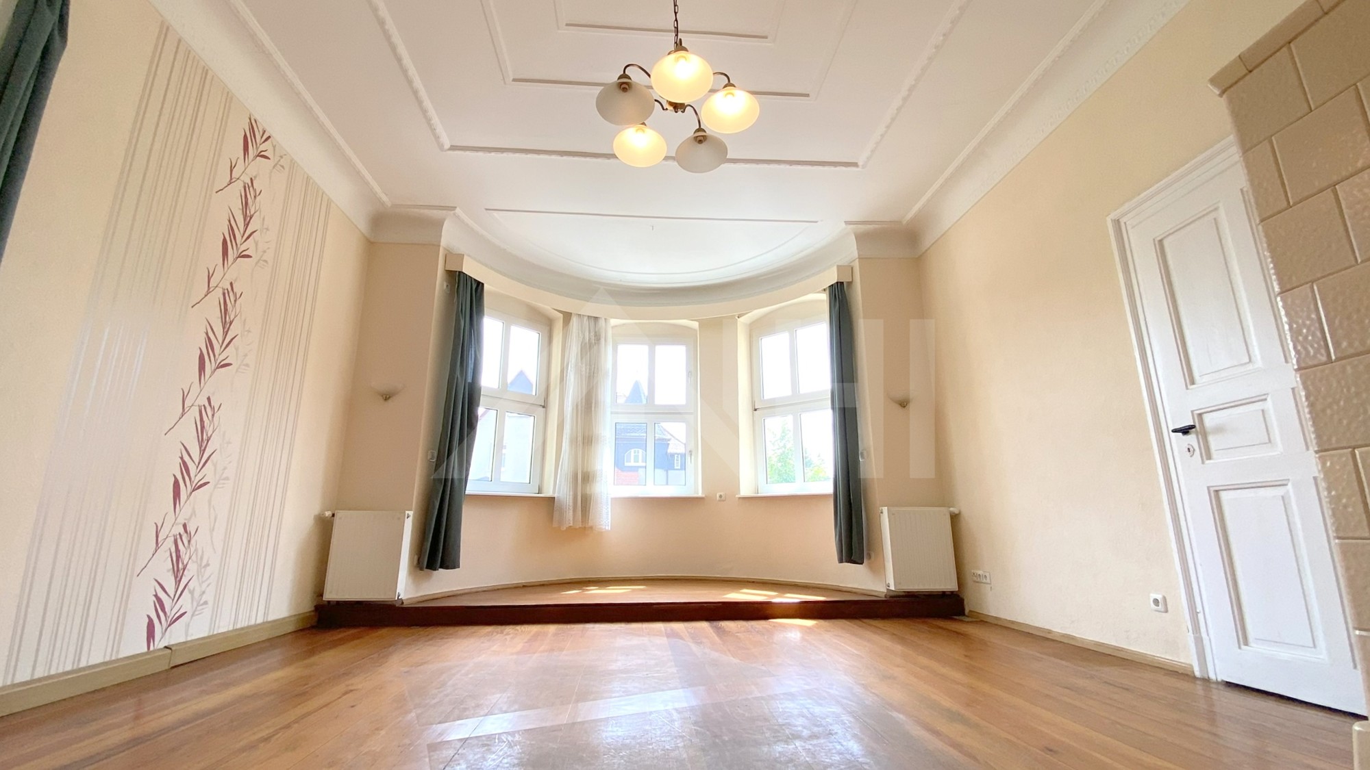 02_nachhause-immobilien_08870a24-e988-48fd-8c04-f9341b69610e_bild Eine beeindruckende Villa mit 3 Wohneinheiten in einem gepflegten Wohnumfeld ... Willkommen in Borsdorf