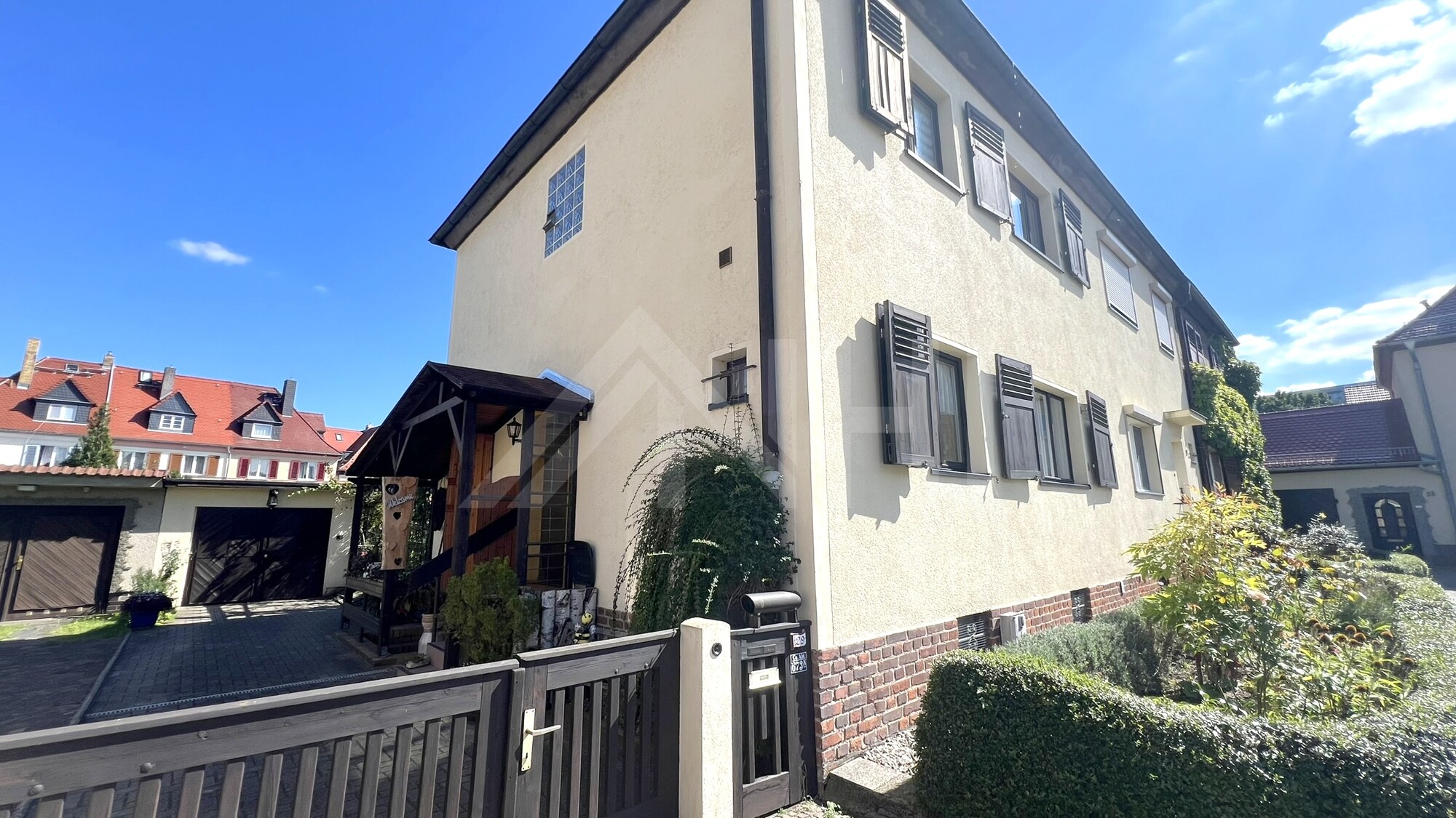 Ein Ort, an dem sich das Leben angenehm entschleunigt ... Einfamilienhaus mit Gartenidylle, Garage und Raum für individuelle Renovierungswünsche