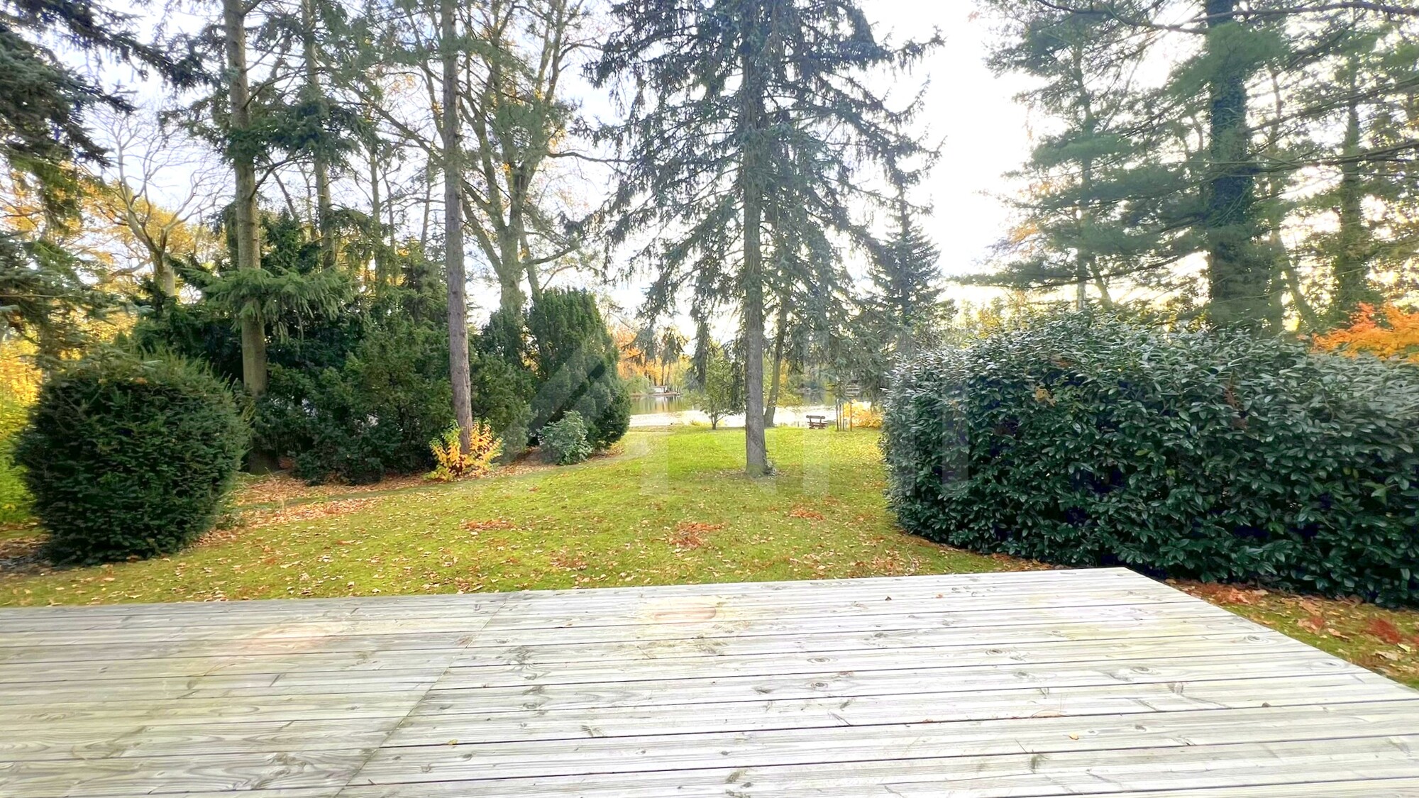 08_nachhause-immobilien_b15dc207-c9f5-4e5f-8cc3-c92f9042a771_bild Ein außergewöhnlich reizvolles Wohnumfeld ... Großzügiges Wohnen mit direktem Seezugang