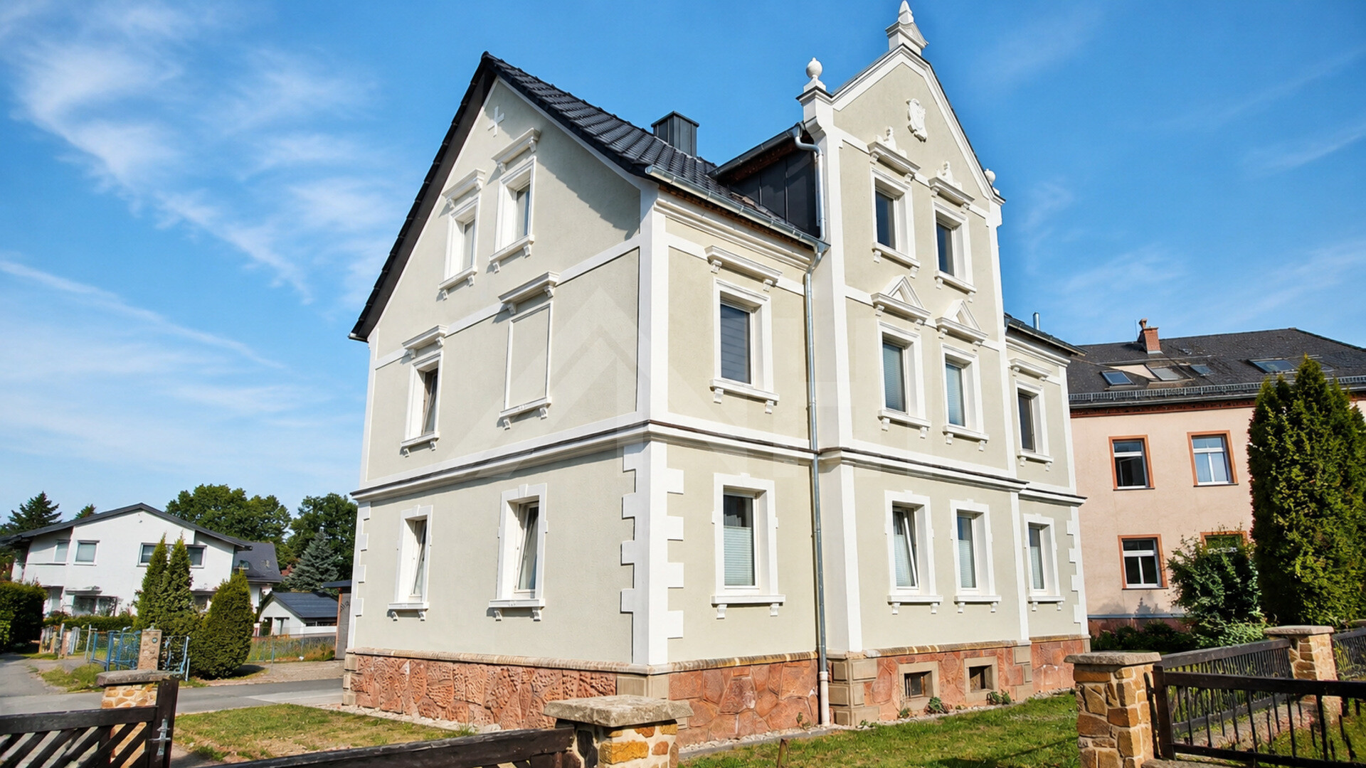 Weit unter Marktniveau vermietet ... Saniertes Mehrfamilienhaus mit doppelter Ausbaureserve