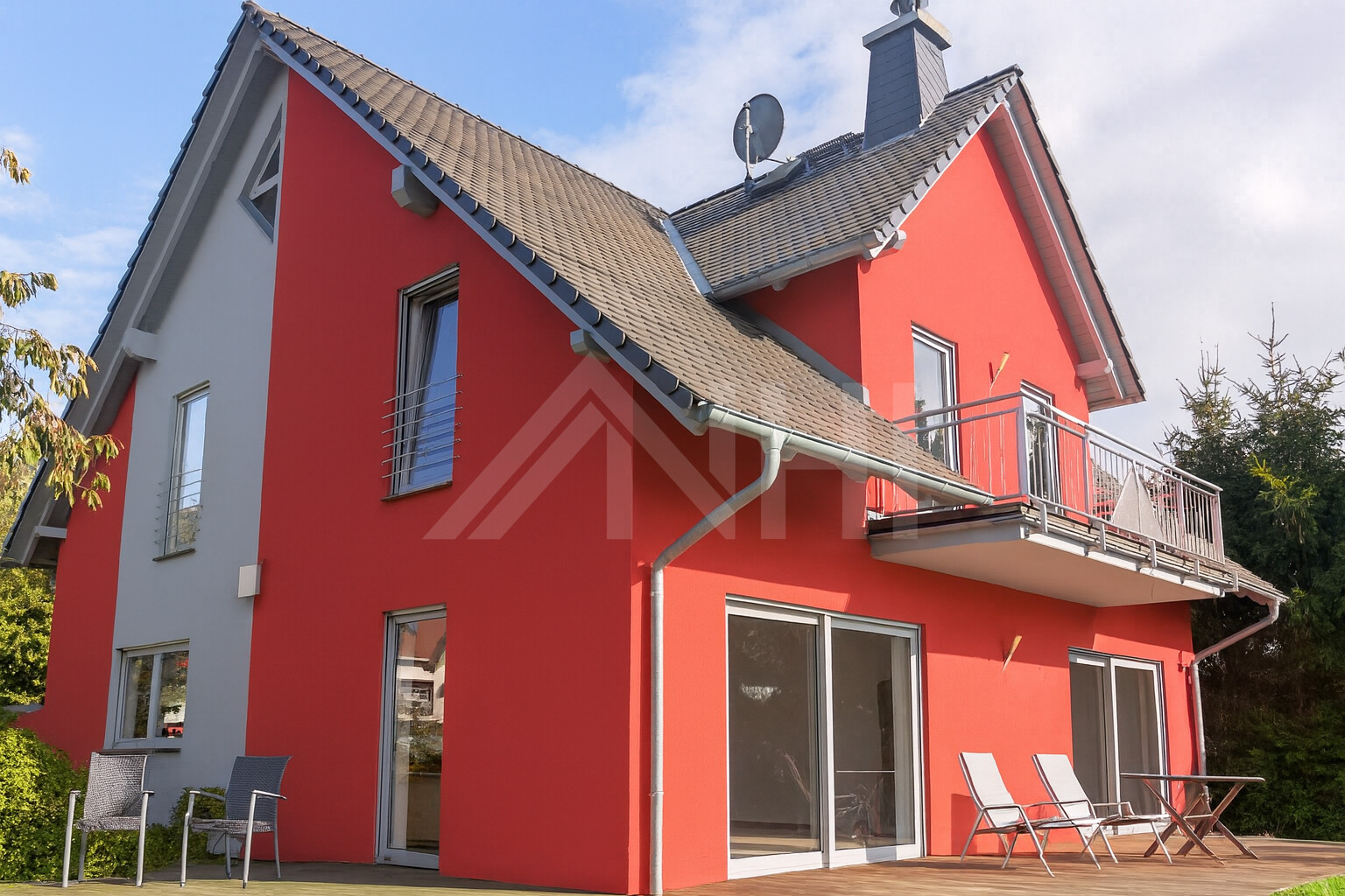 Familienidyll mit Komfort und Klasse ... Stilvolles Einfamilienhaus mit hochwertiger Ausstattung und gro&szlig;em Garten