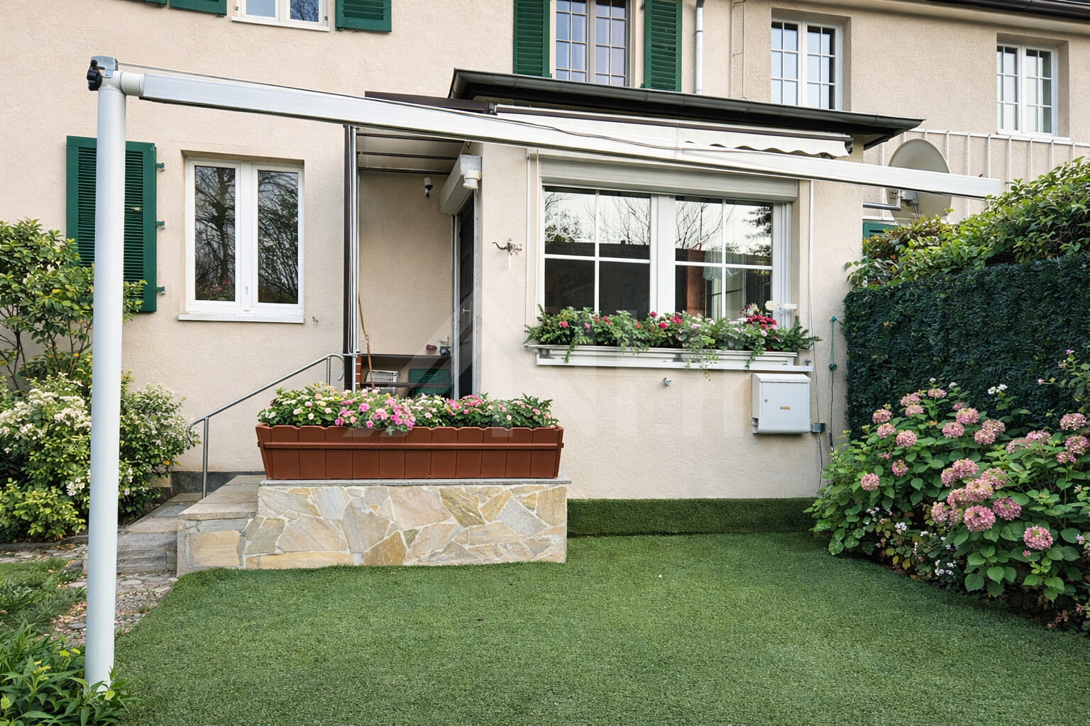 02_nachhause-immobilien_35284a62-4cd9-4dee-b6c6-a43f5f53f21f_bild Ein halbes Haus voller M&ouml;glichkeiten ... Unikat mit Wohn- und Gewerbefl&auml;che in Marienbrunner Denkmalensemble