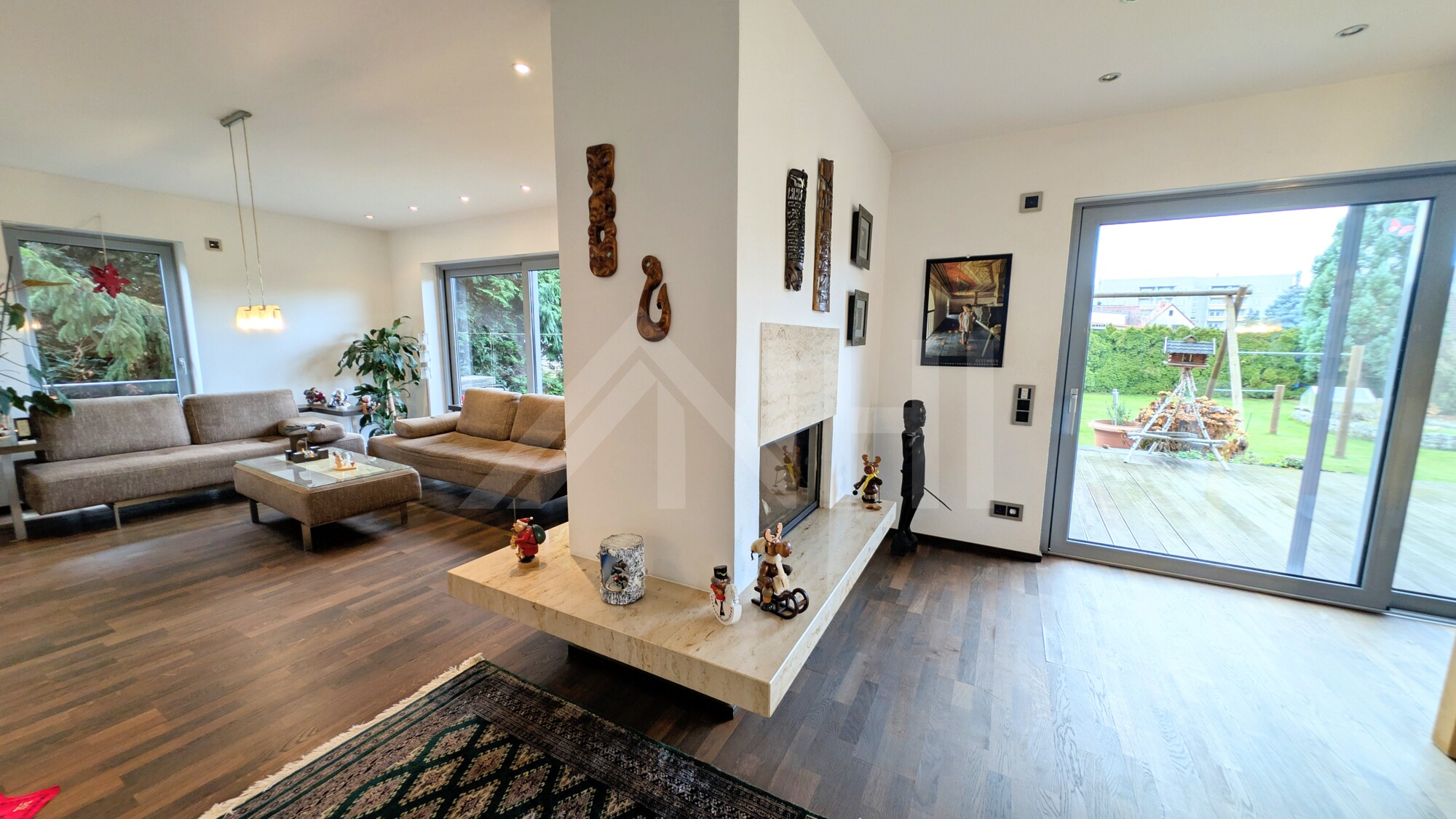 Modernste Wohnqualit&auml;t auf hohem Niveau in Gro&szlig;stadtn&auml;he ... Erdw&auml;rme, 1.300 m&sup2; Grundst&uuml;ck, Kamin, Einbauk&uuml;che, Doppelgarage uvm.