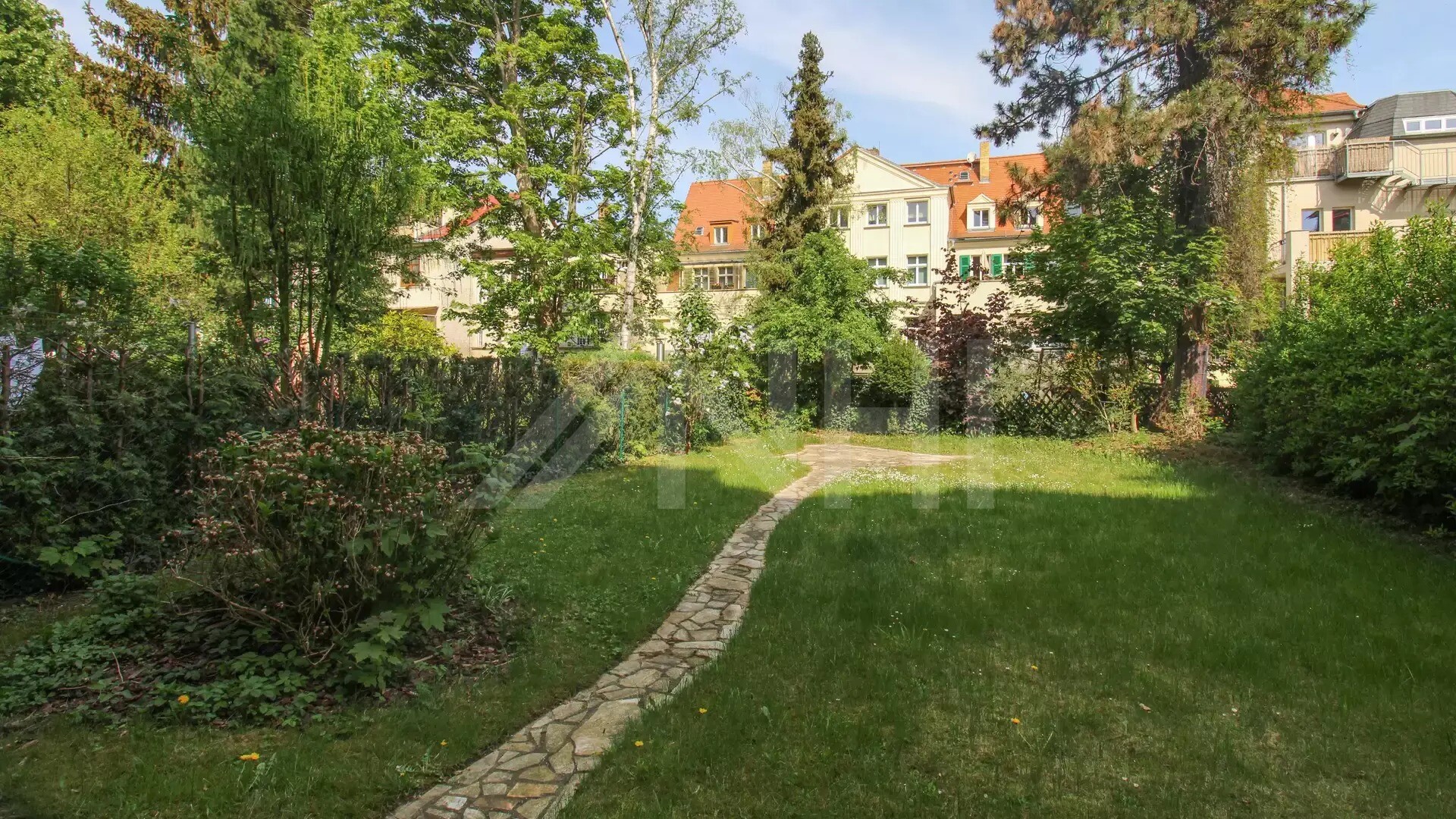08_nachhause-immobilien_d16f6662-96da-4b51-8acd-315056d78b60_bild Direkt am Rosental ... Repräsentatives Stadthaus zum sofortigen Einzug