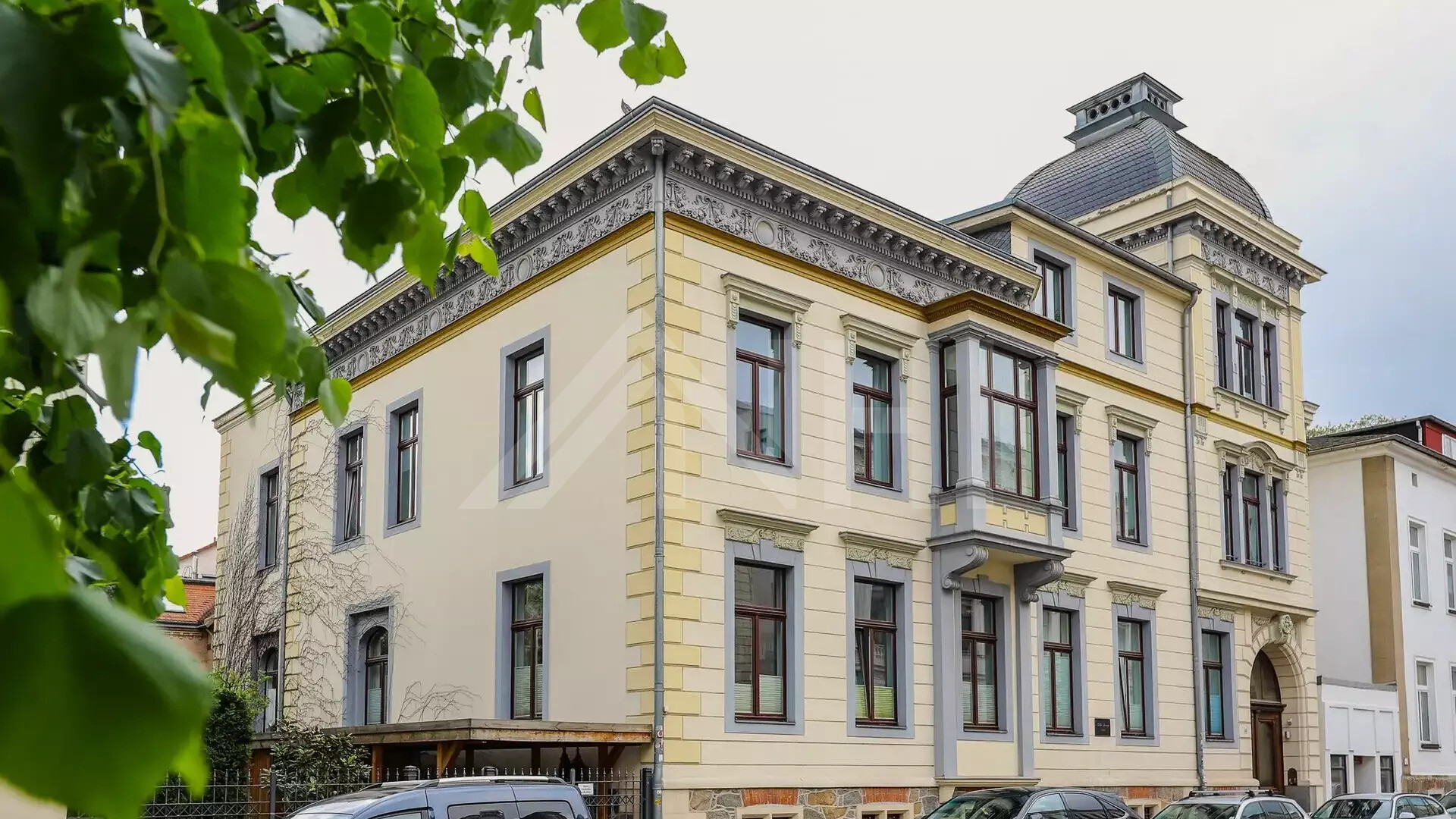 Waldstra&szlig;enviertel ... Herrschaftliche 7-Zimmer-Beletage mit Kamin und direktem Gartenzugang