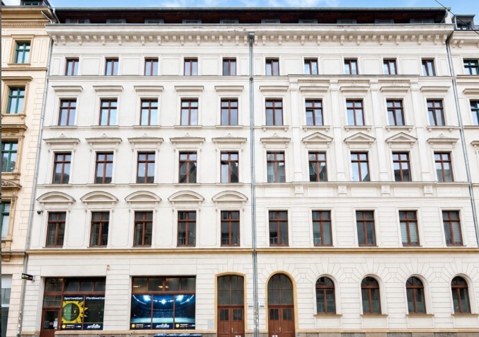 05_nachhause-immobilien_2629268a-a4a4-4517-bd6e-18e799dd6e55_bild Wohnen unterm Dach ... 3-Zimmer-Altbauwohnung mit Aufzug und Einbauküche