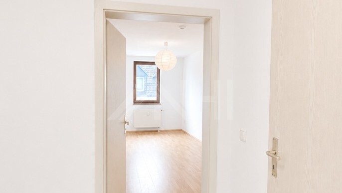 10_nachhause-immobilien_de10e56c-4718-4813-82b9-ba2de55c6e98_bild Wohnen unterm Dach ... 3-Zimmer-Altbauwohnung mit Aufzug und Einbauküche